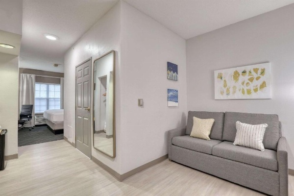 Comfort Suites Milwaukee Airport image 27