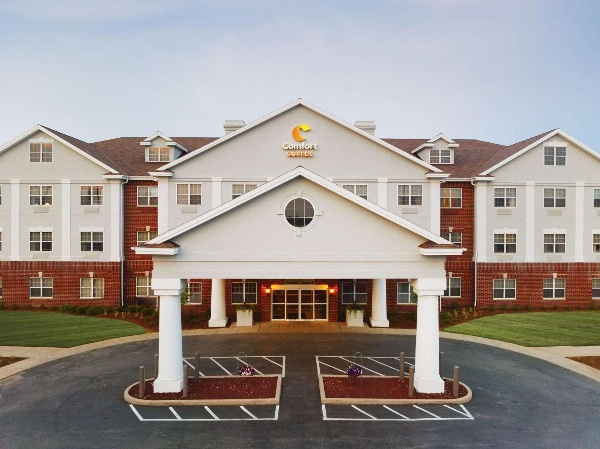 Comfort Suites Milwaukee Airport Main image