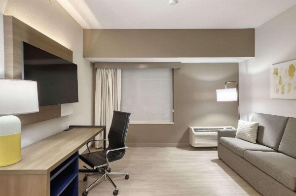 Comfort Suites Milwaukee Airport image 30