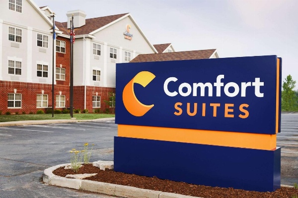Comfort Suites Milwaukee Airport image 4