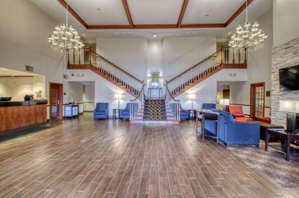 Comfort Suites Milwaukee Airport image 7